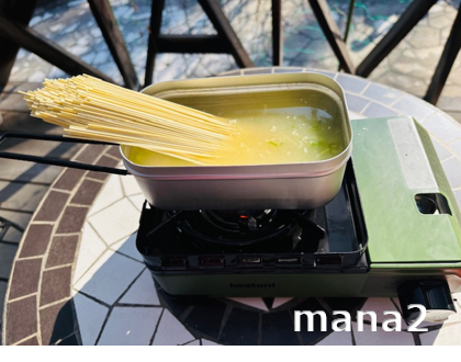 棒ラーメンをゆでる