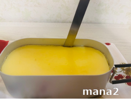 プリンをくり抜き