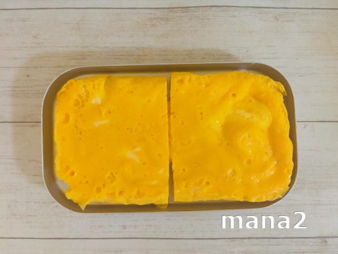 半分にカットした卵焼き